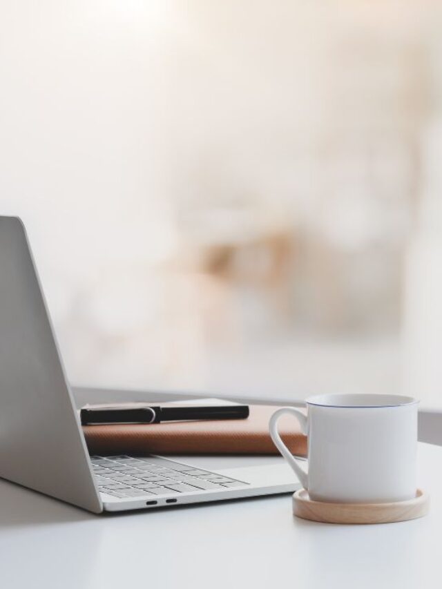 The Dangers of Food Poisoning from Dining on Desktop at Work